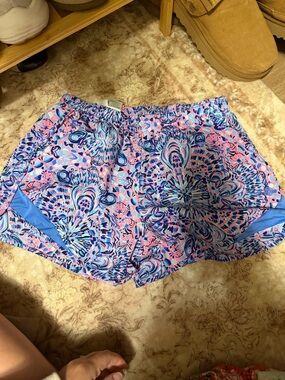 Lilly Pulitzer Luxletic Ocean Trail Running Shorts in Call My Shell Phone | Med